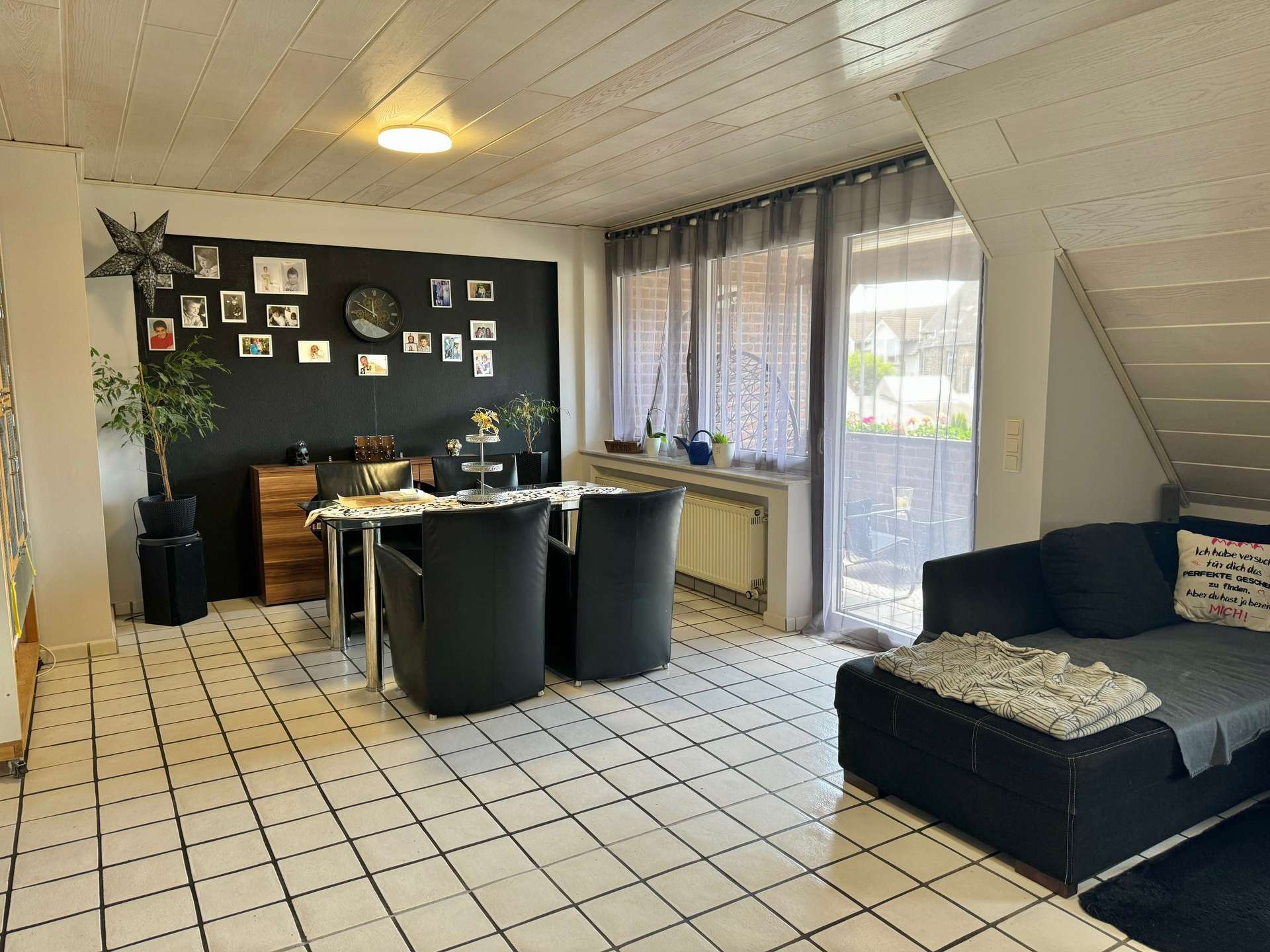 2 Etagen, 2 PKW-Stellpl&auml;tze, 2 B&auml;der, Loggia